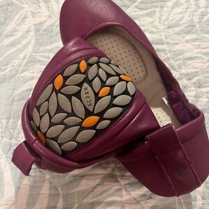 Acorn Foldable Leather Ballet Flats in Plum with White Insole EUC